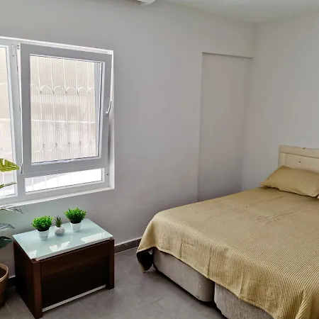 Central Location , Modern Family , Near Sea