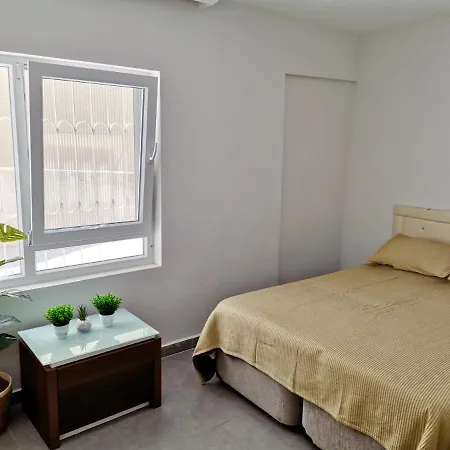 Central Location , Modern Family , Near Sea