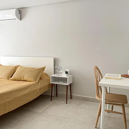 Central Location , Modern Family , Near Sea